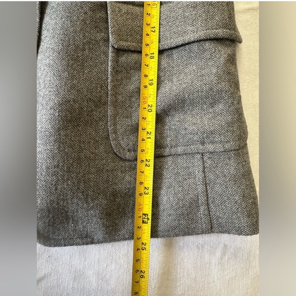 Banana Republic Charcoal Herringbone Wool Blazer - Picture 12 of 16